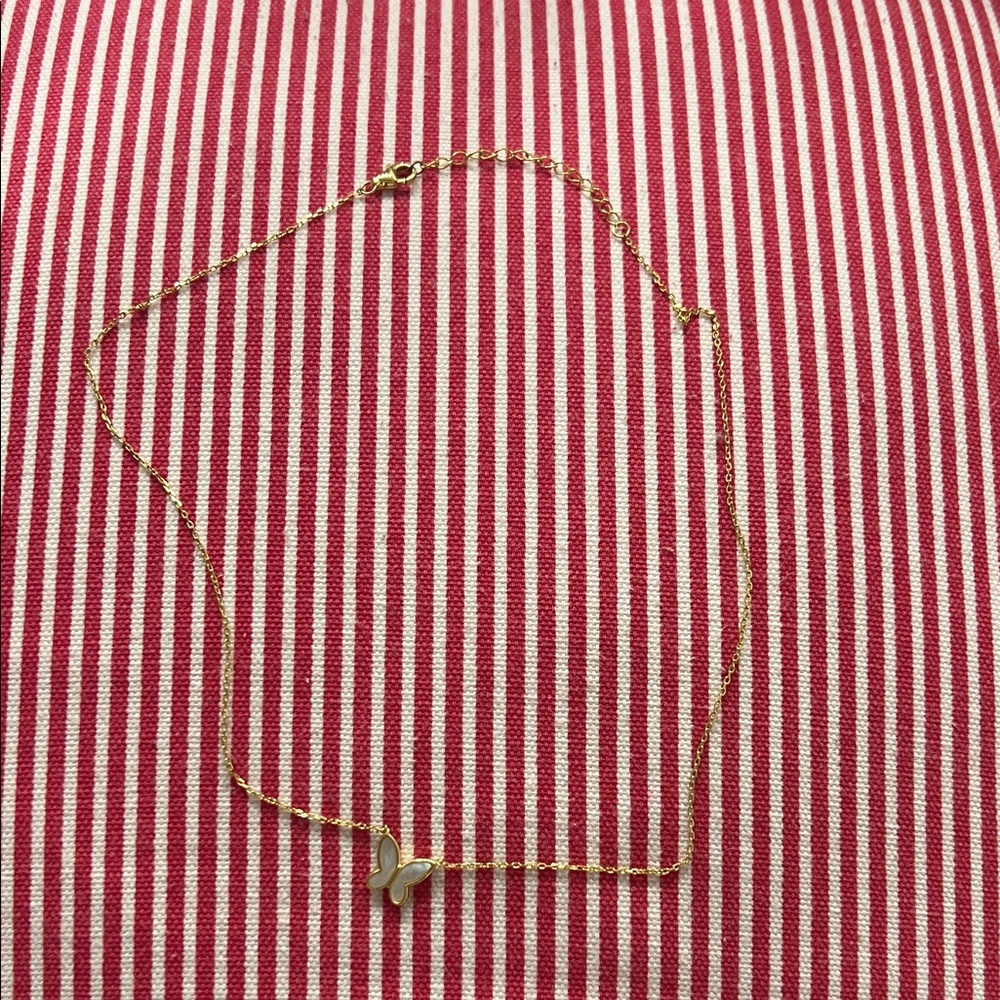 Elegant Gold Necklace with White Pendant